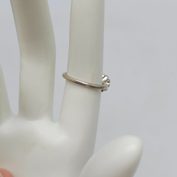 Silver Tone Topaz Rhinestone Daisy Ring Featuring Dual Flower Design Vintage - Picture 4 of 5